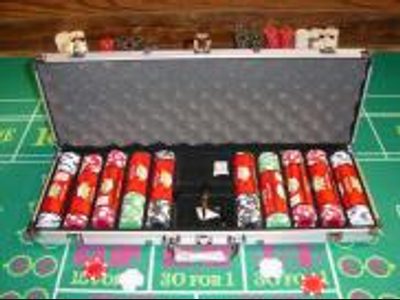 Silver aluminum casino chip case with padded interior - holds 500 chips and two decks of cards